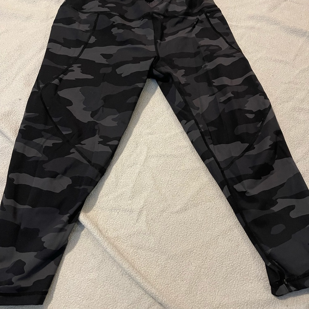 Grey camo Sweaty Betty power crop leggings size large